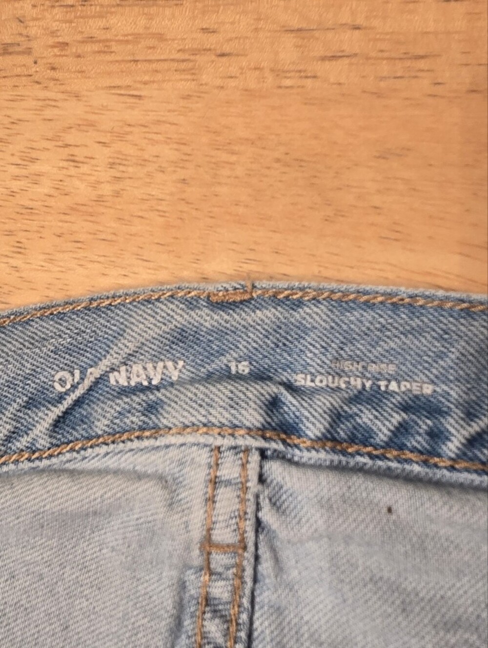 Old Navy Slouchy Taper Jeans Light Wash Raw Hem Distressed Women's Size 16 - Picture 3 of 3